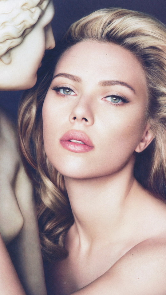Scarlett Johansson Sexy Wallpaper iPhone