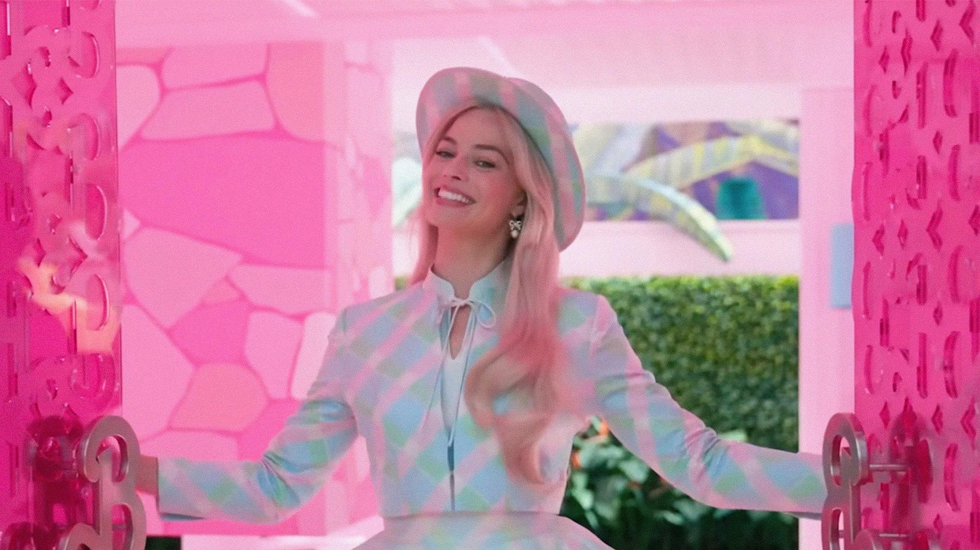 Barbie Film Margot Robbie Gives Dreamhouse Tour Inside Set Video