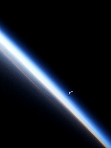 Earth And Moon Wallpaper Iss024 Image Of The Crescent