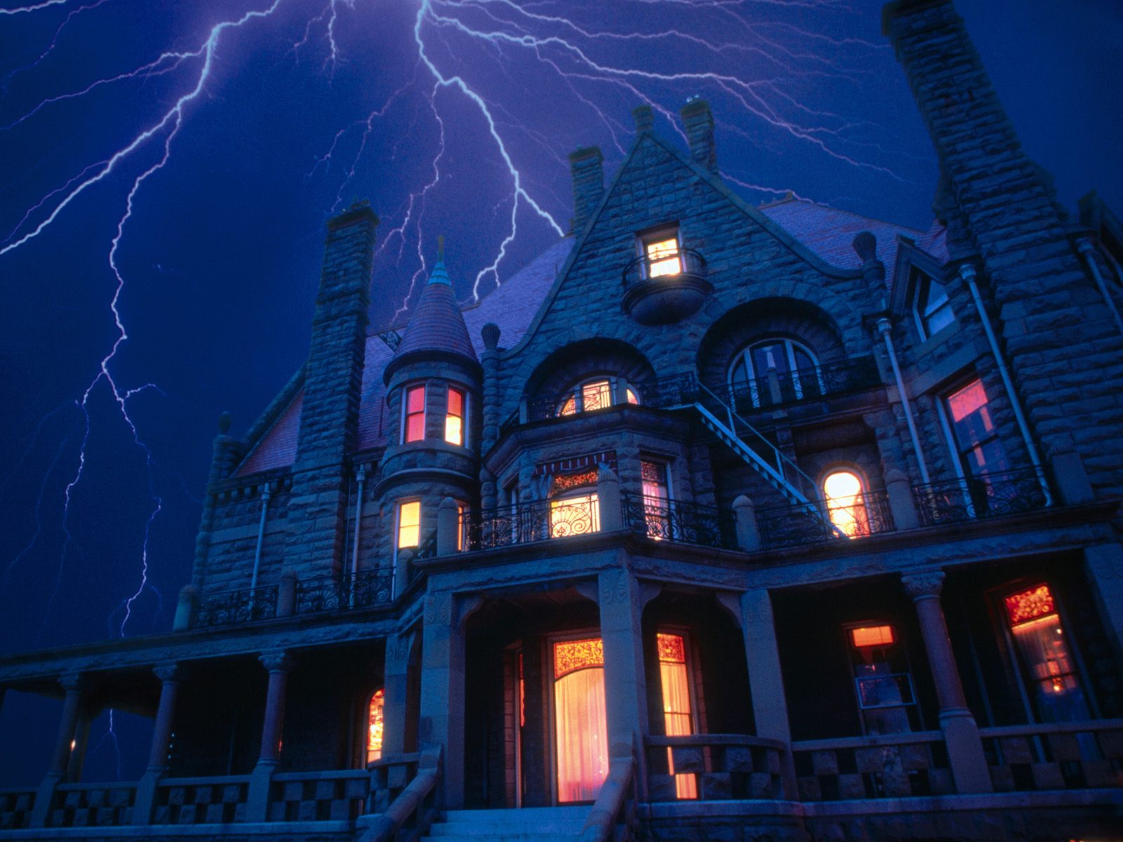 Spooky House With Lightening Scary Buildings And Landmarks Wallpaper