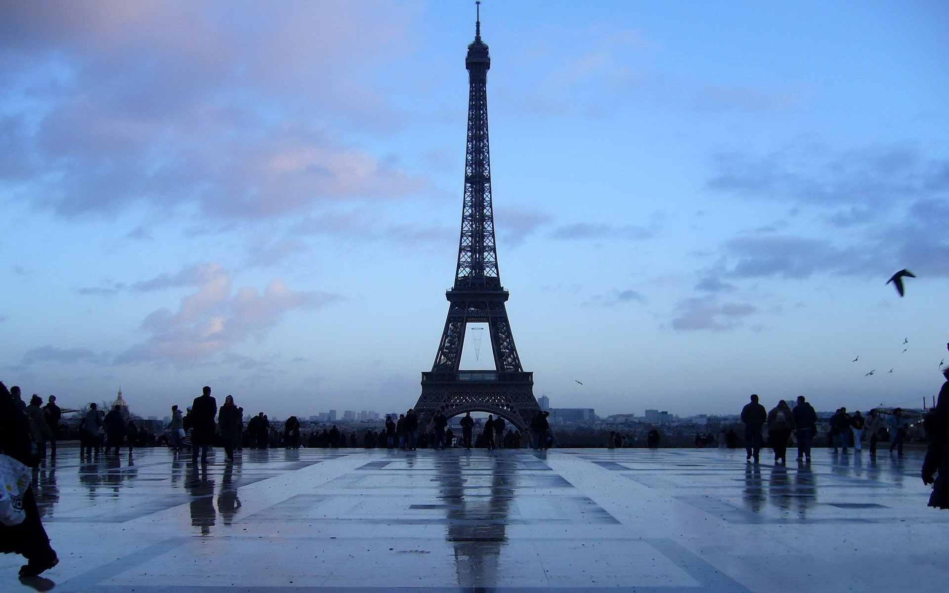 Is World Famous HD Eiffel Tower Wallpaper