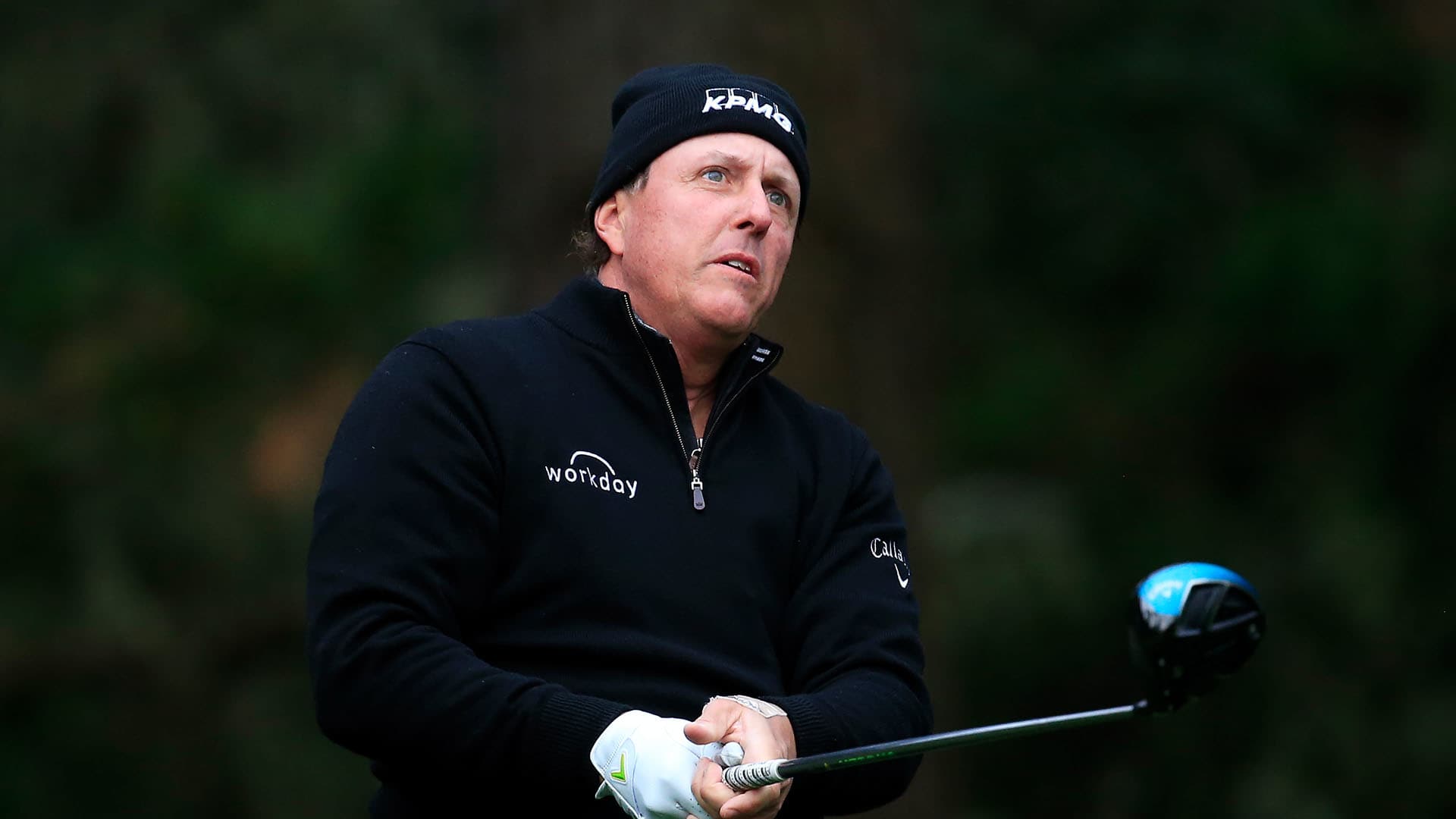 Jordan Spieth Phil Mickelson Tied For Lead At Suspended T
