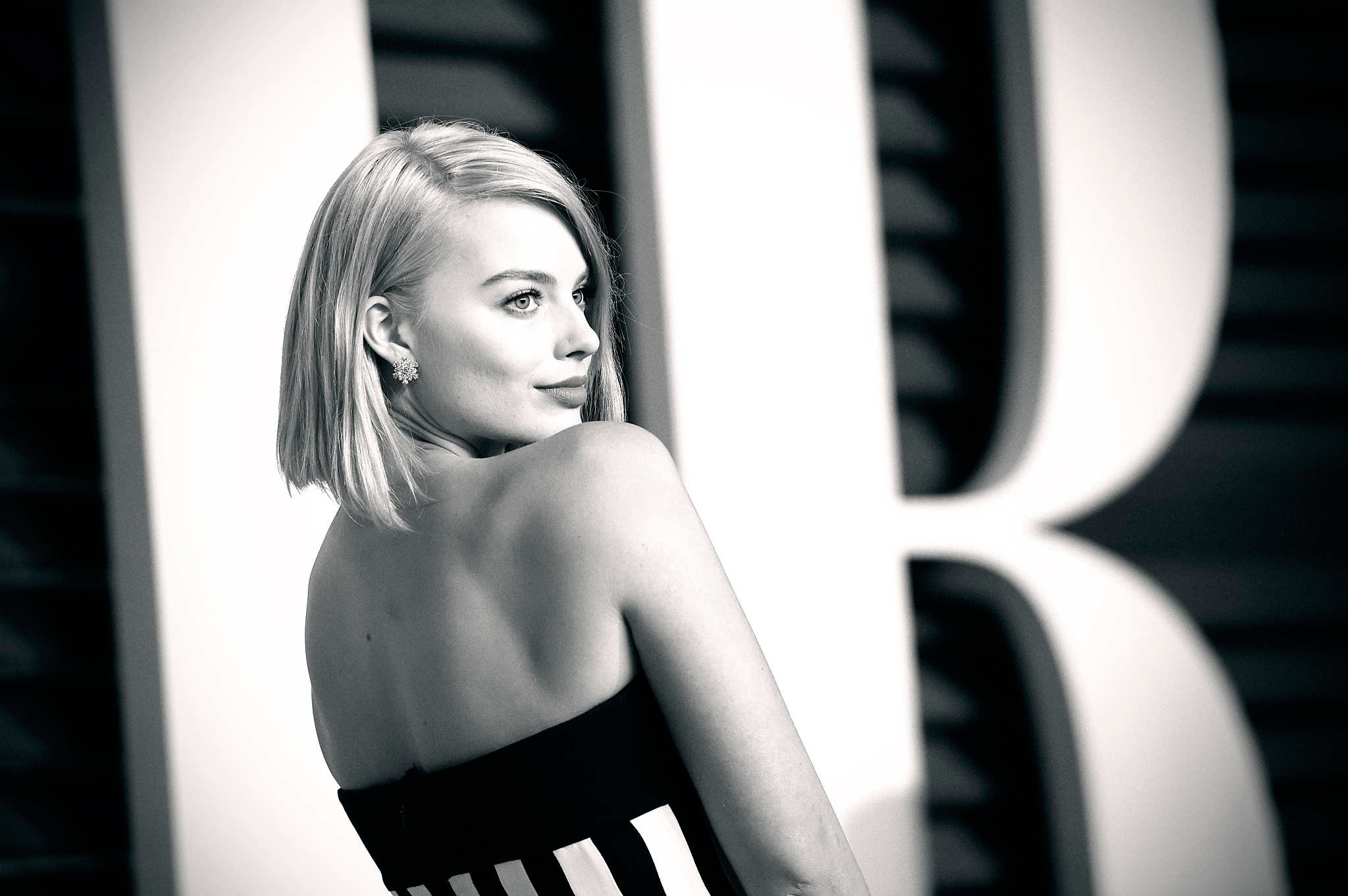 Stunning Black White HD Wallpaper Of Margot Robbie
