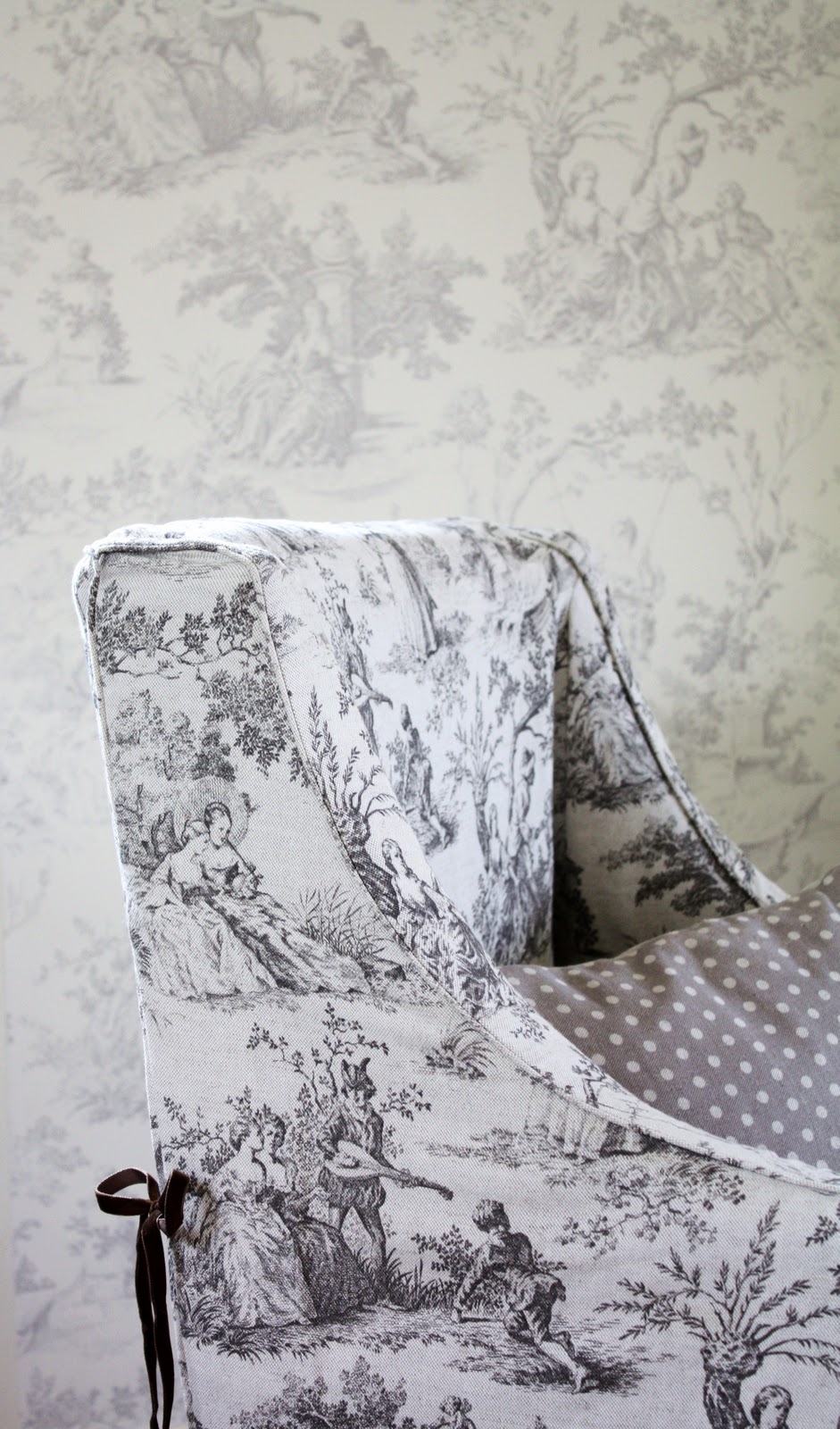 Toile Wallpaper And Fabric Jpg