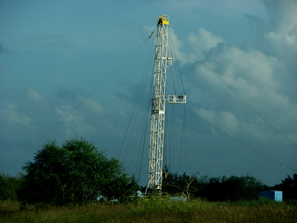 Workover Rig Rigs Are Smaller Than Drilling
