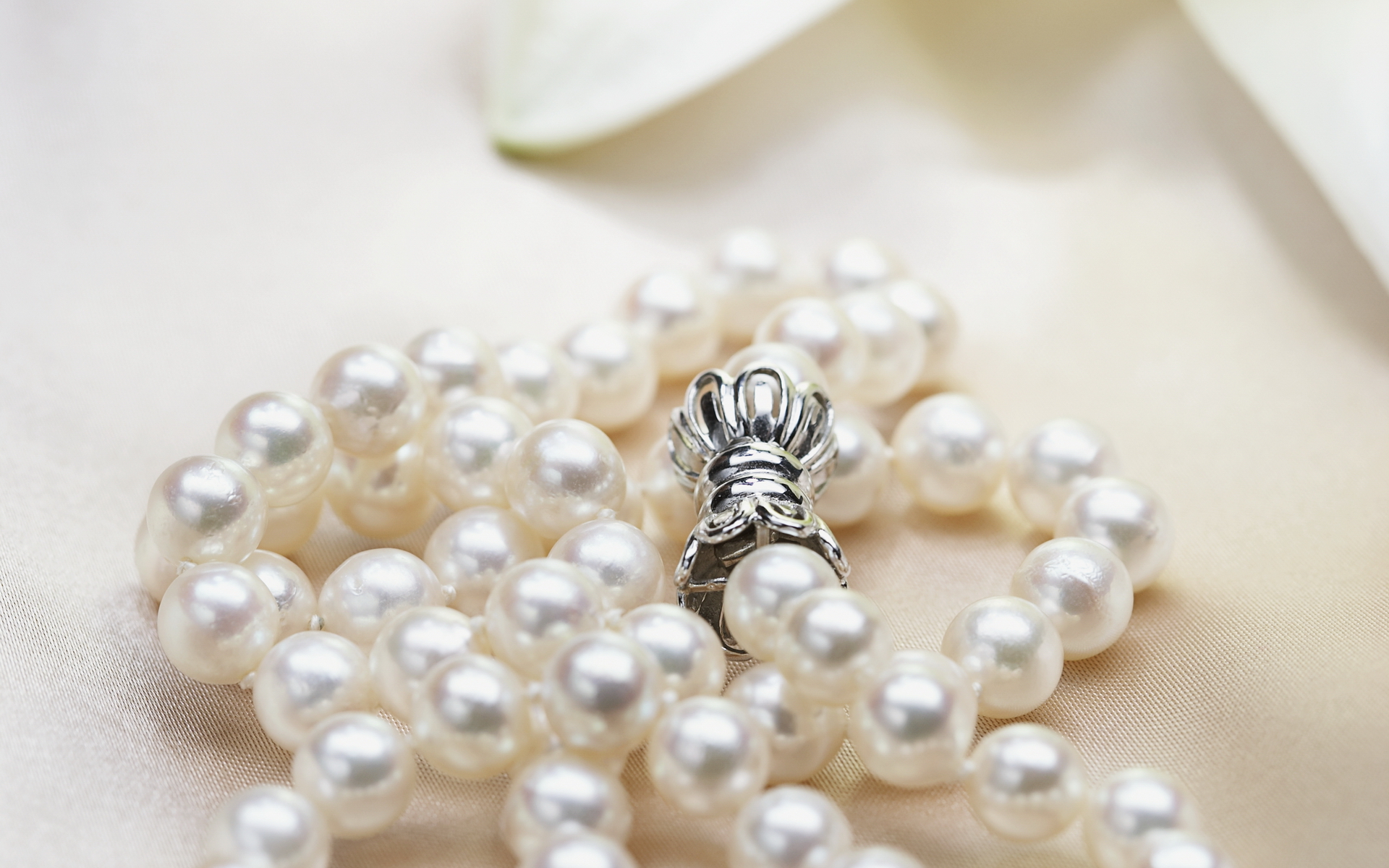 Man Made Jewelry HD Wallpaper