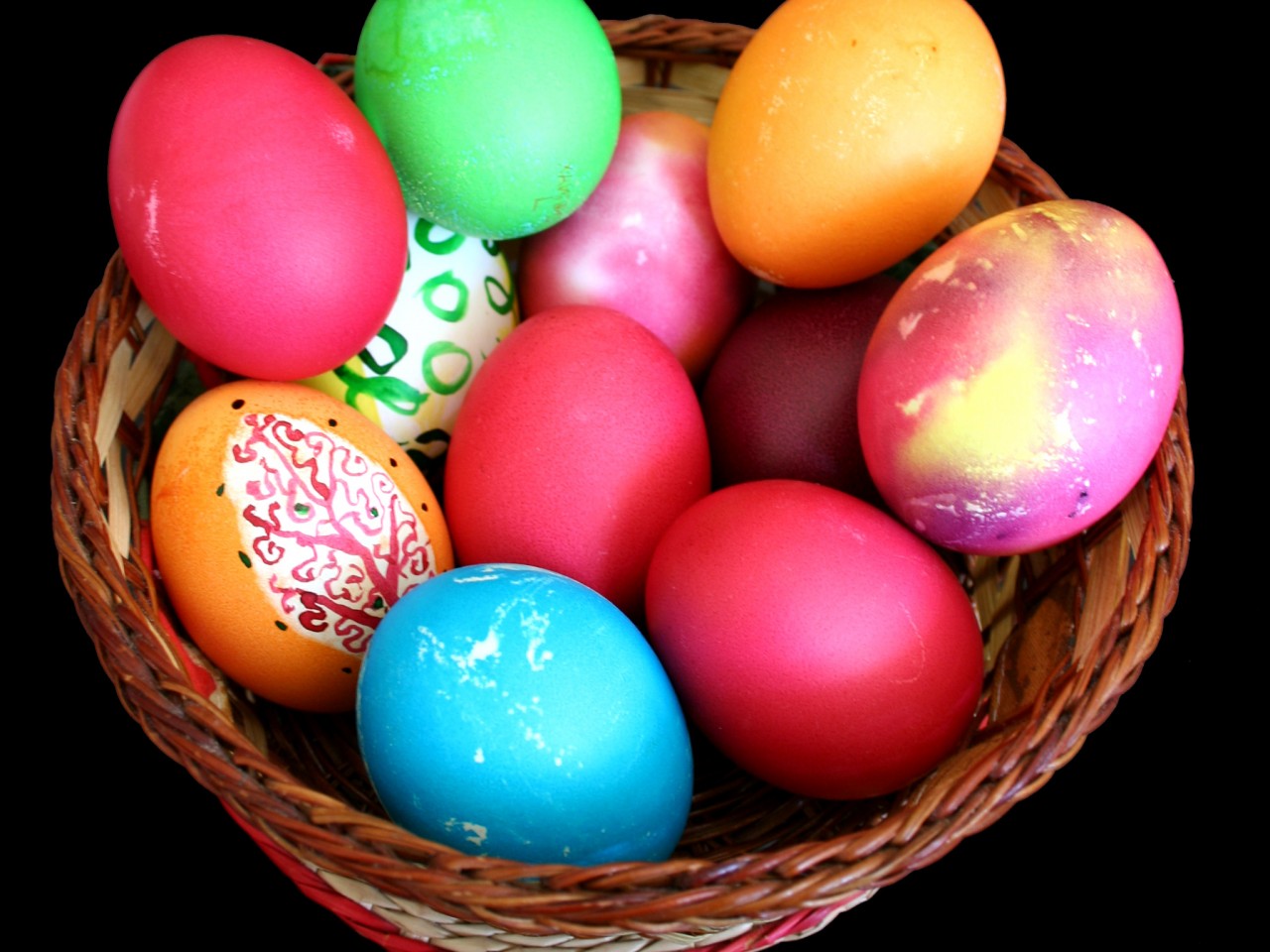 Easter Eggs In Basket Wallpaper HD