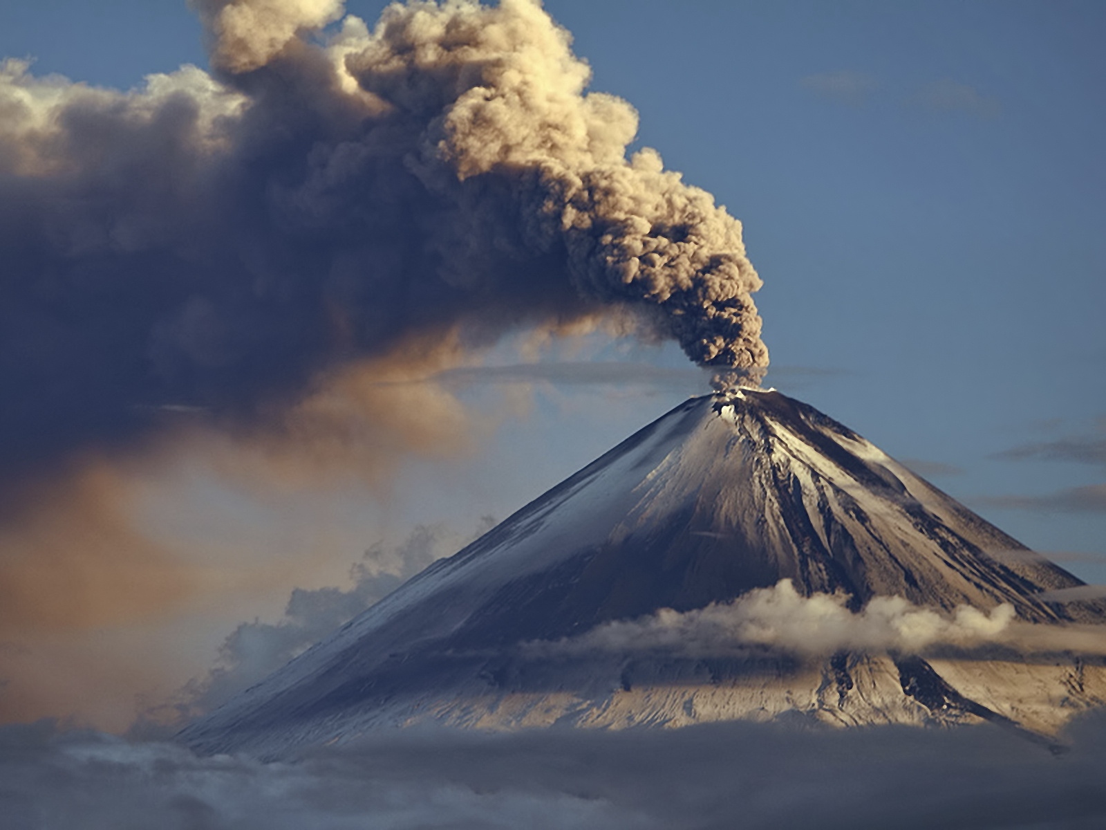 Wallpaper Volcano Eruption Smoke Standard