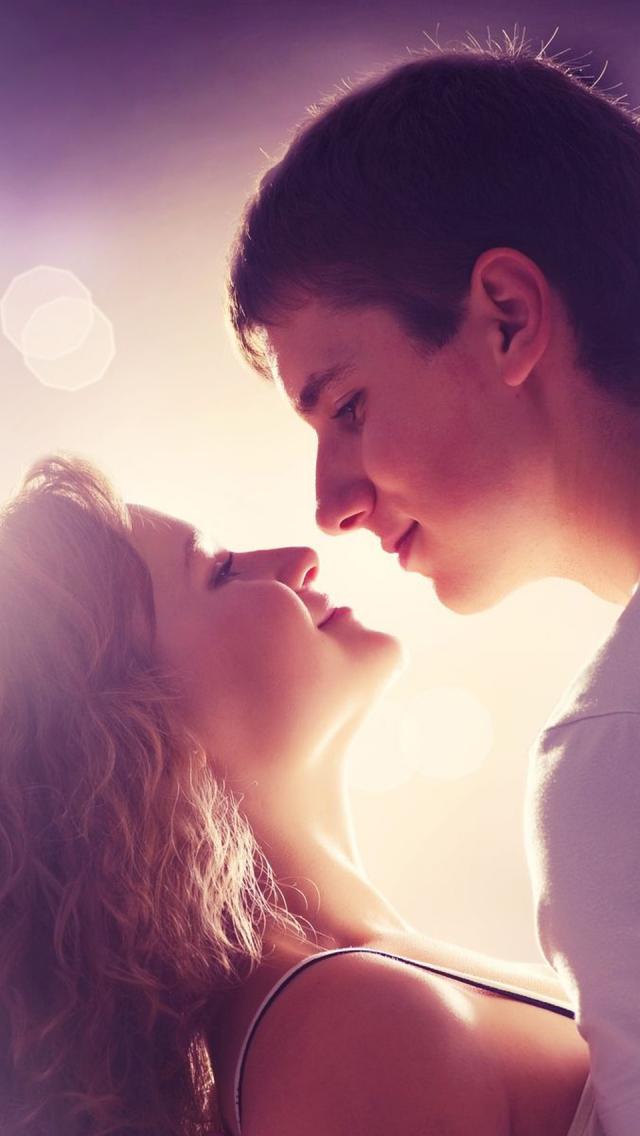 couple kissing iPhone 5 Wallpaper 640x1136