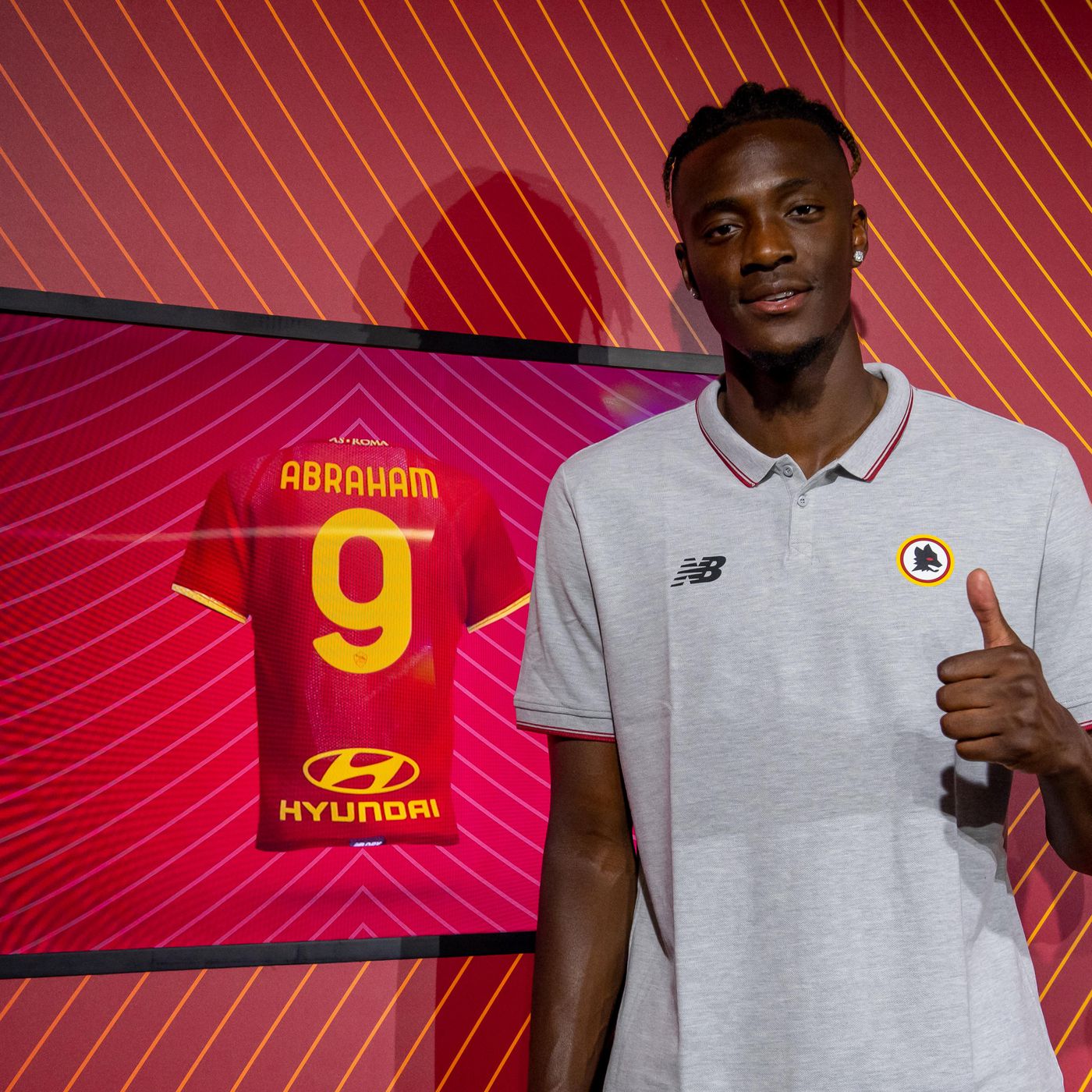 Official Roma Signs Tammy Abraham   Chiesa Di Totti 1400x1400