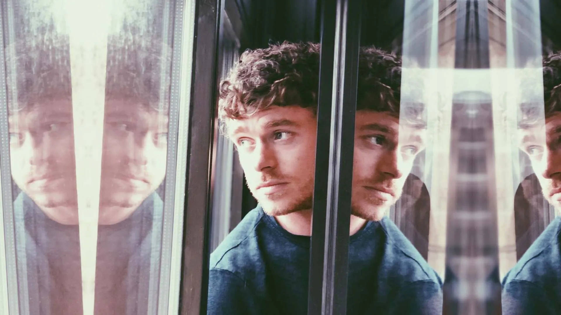Aesthetic Richard Madden Dif7ap13zsrrqfl7 Wallpaper