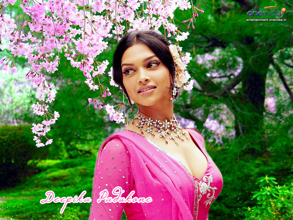 Hollywood Hoties Bollywood Sexy Actress Deepika Pudukone