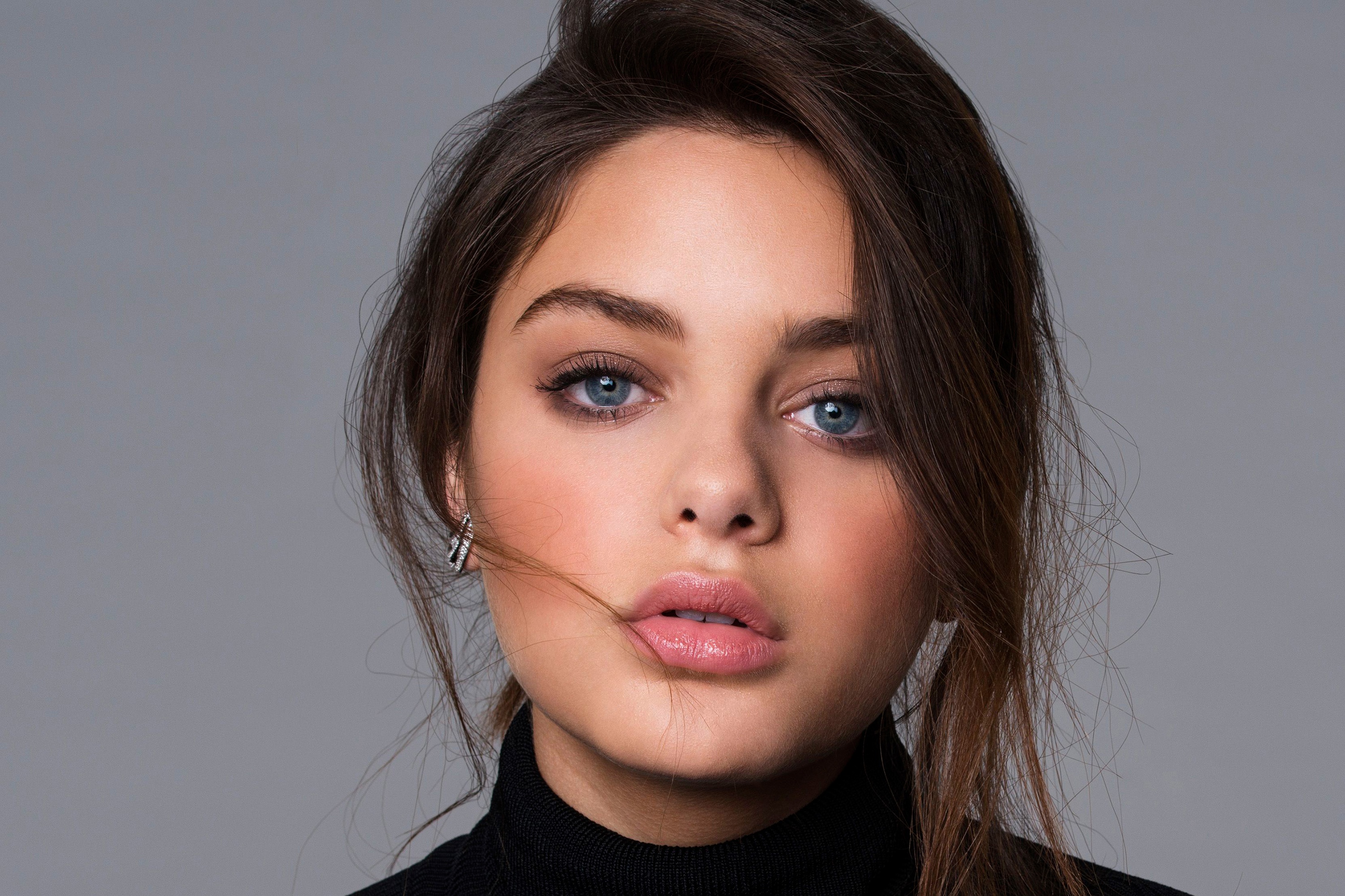 Odeya Rush HD Wallpaper