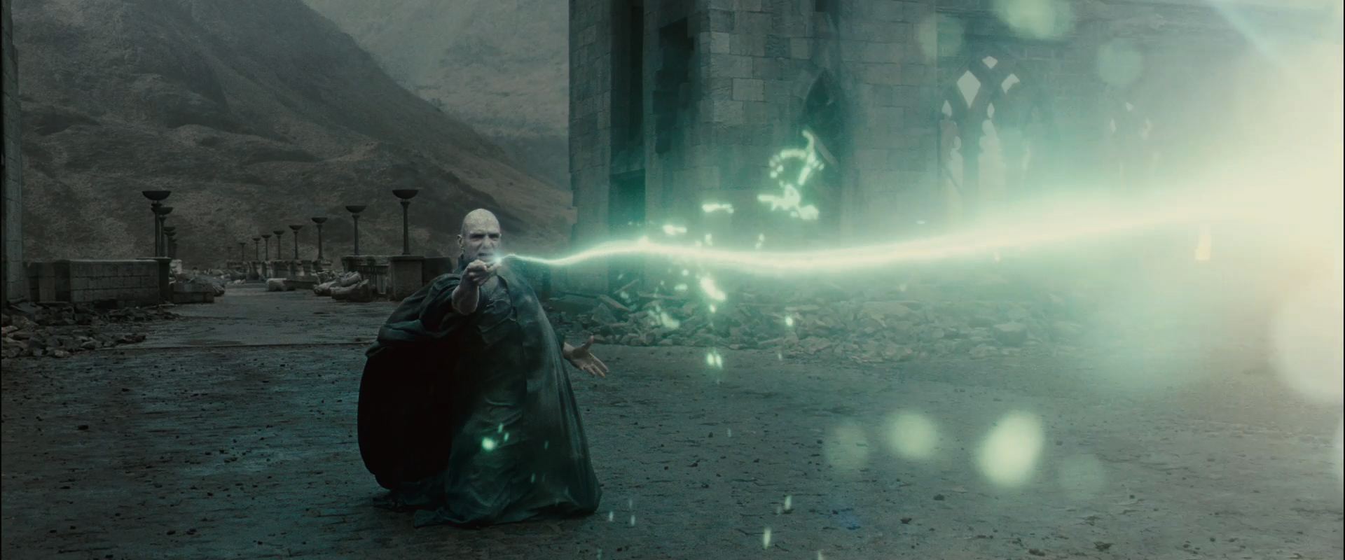 Voldemort Dueling From Harry Potter And The Deathly Hallows Wallpaper