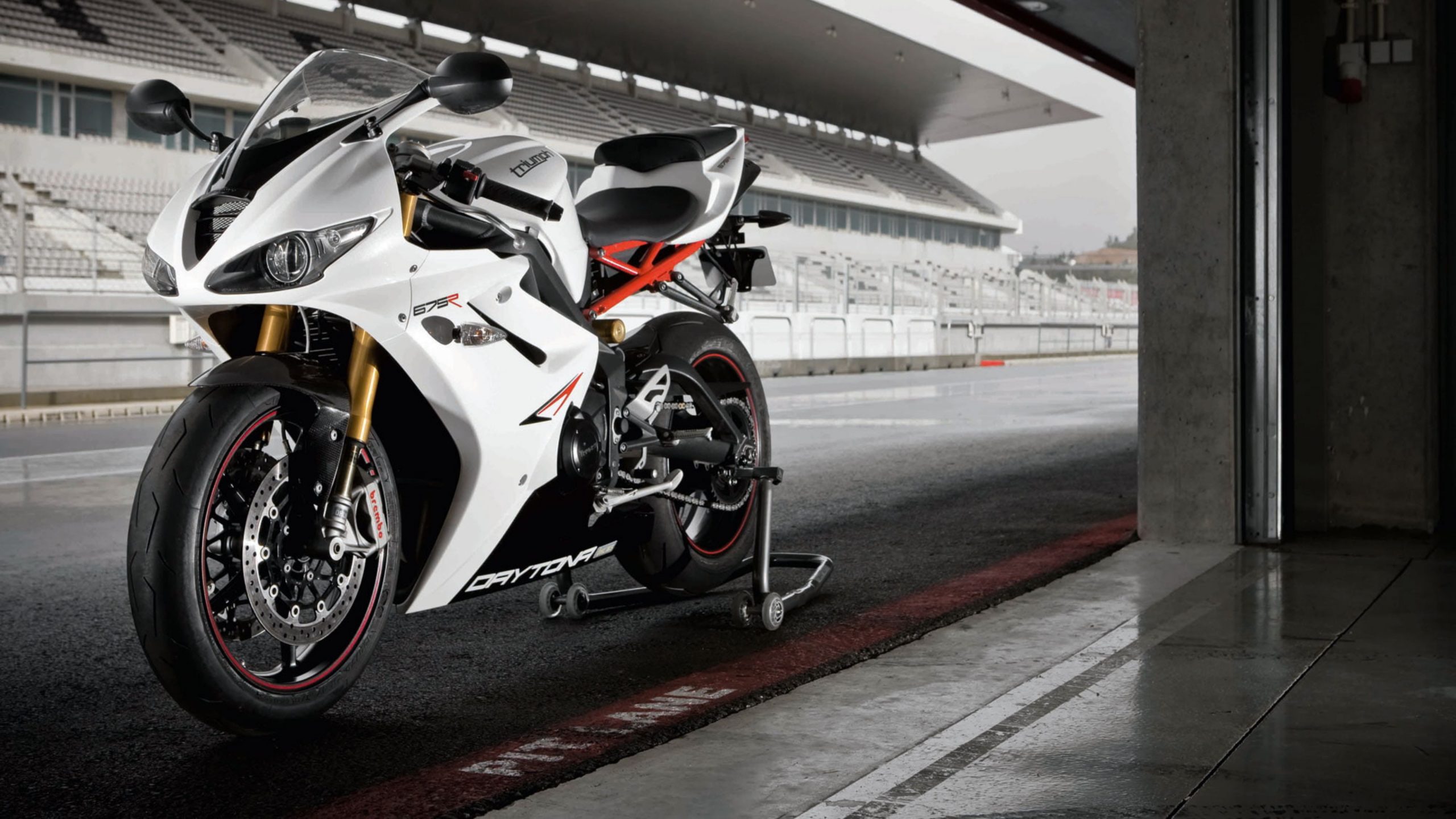 Triumph Motorcycle 4k Wallpaper Badasshelmetstore