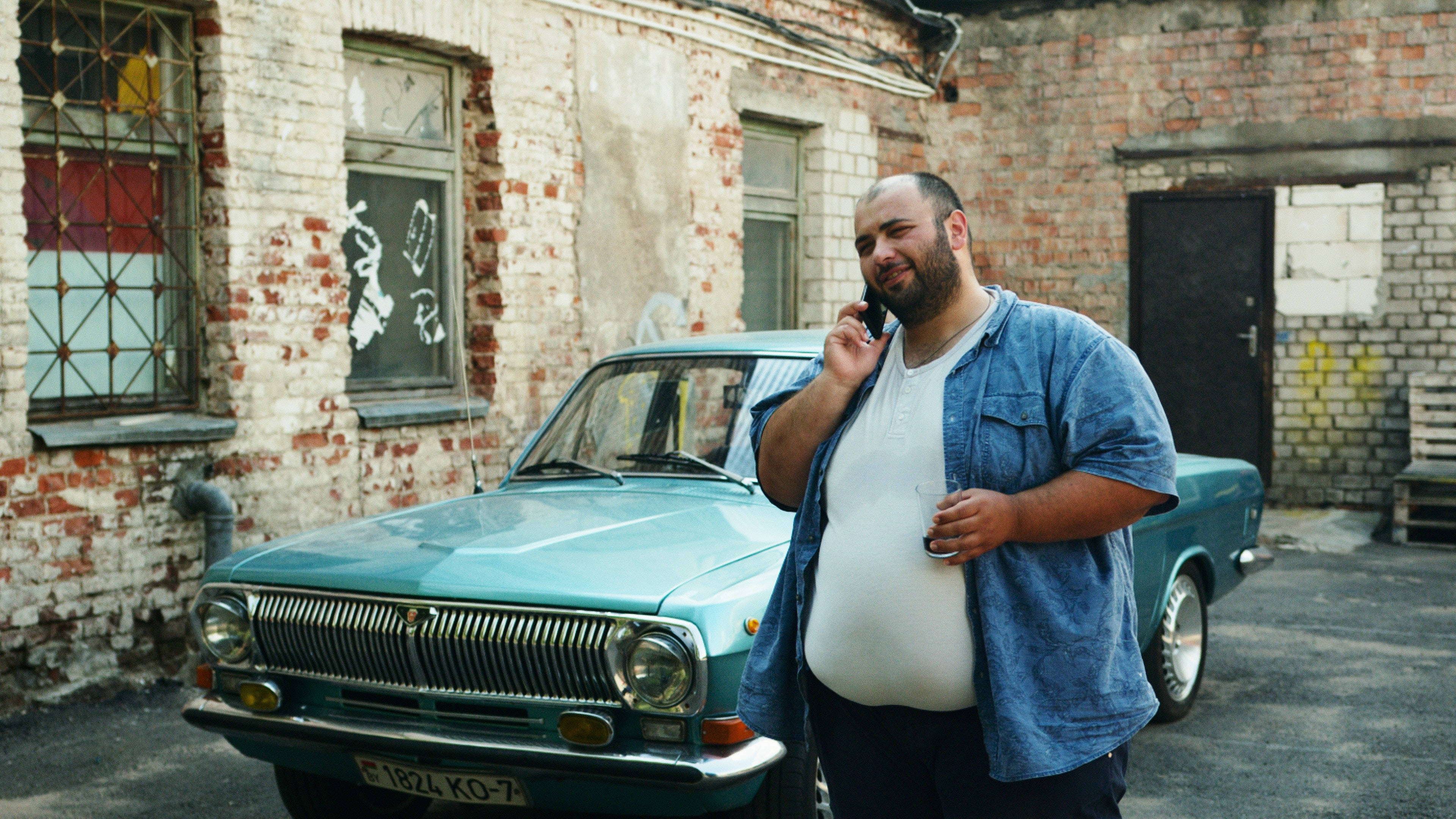 Fat Person On Phone Wallpaper