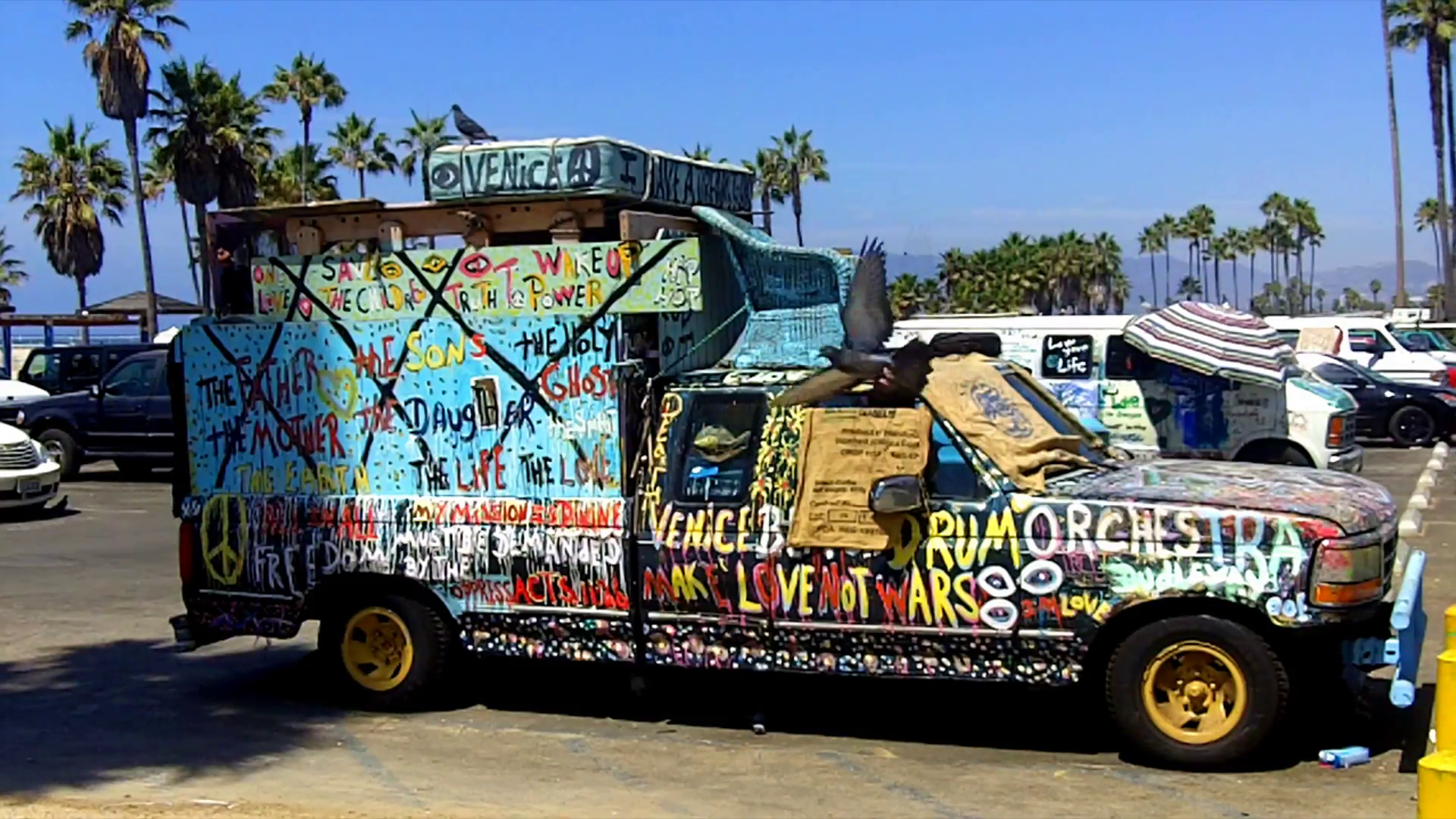 Venice Beach Grafitti Camper Trucks Parking Lot Stock Video