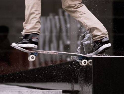 Awesome Skateboarding In The Rain