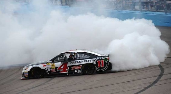 The Pit Crew Of Kevin Harvick Did Exactly What They Re Hired To Do