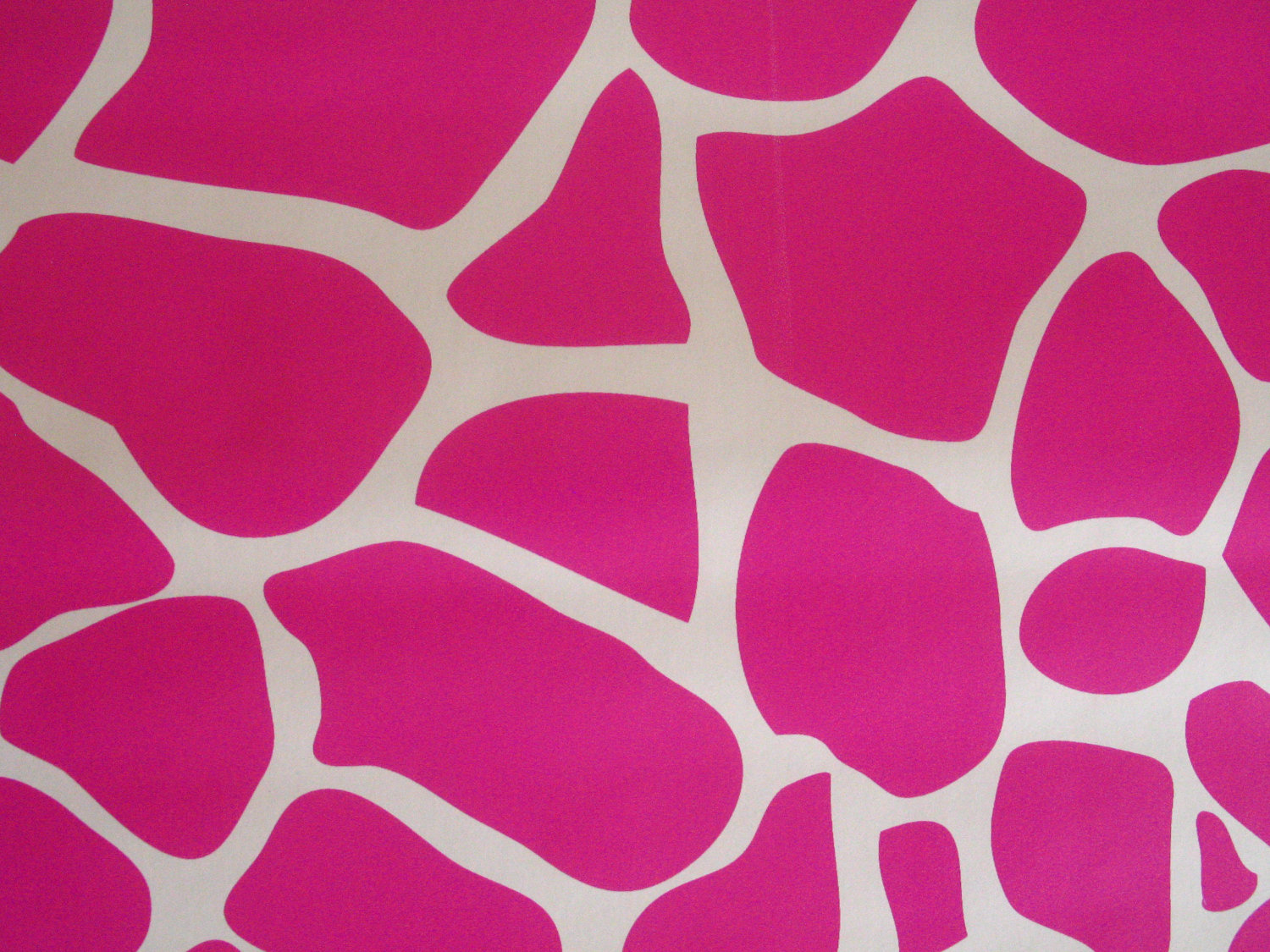 Pink Giraffe Print Wallpaper