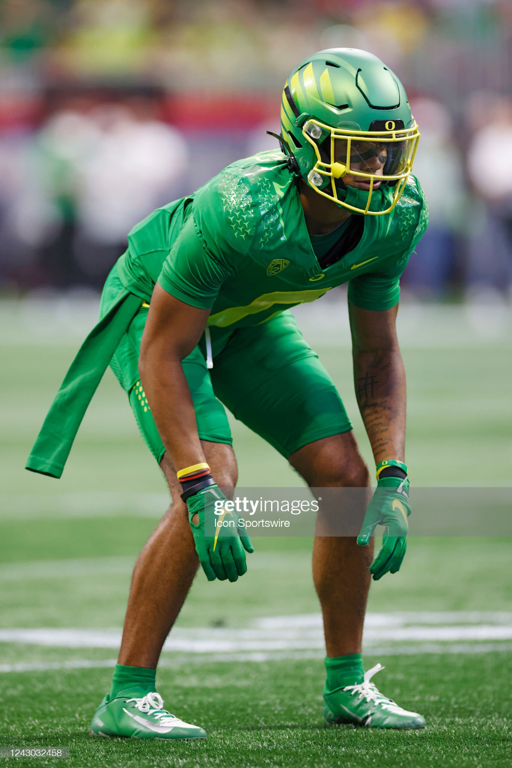Oregon Ducks Defensive Back Christian Gonzalez Lines Up On Defense Wallpaper