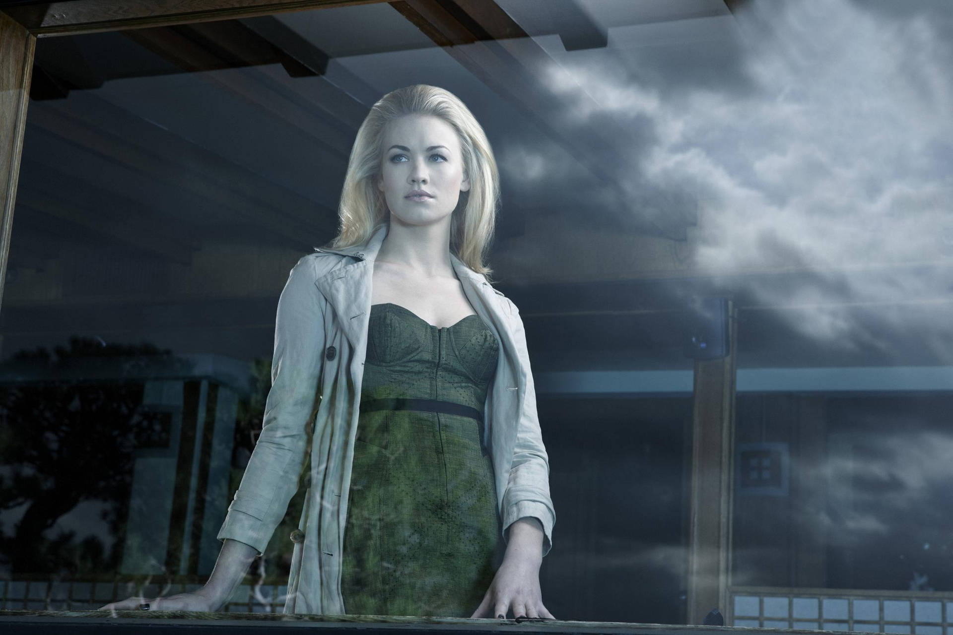 Yvonne Strahovski Admiring The Wallpaper