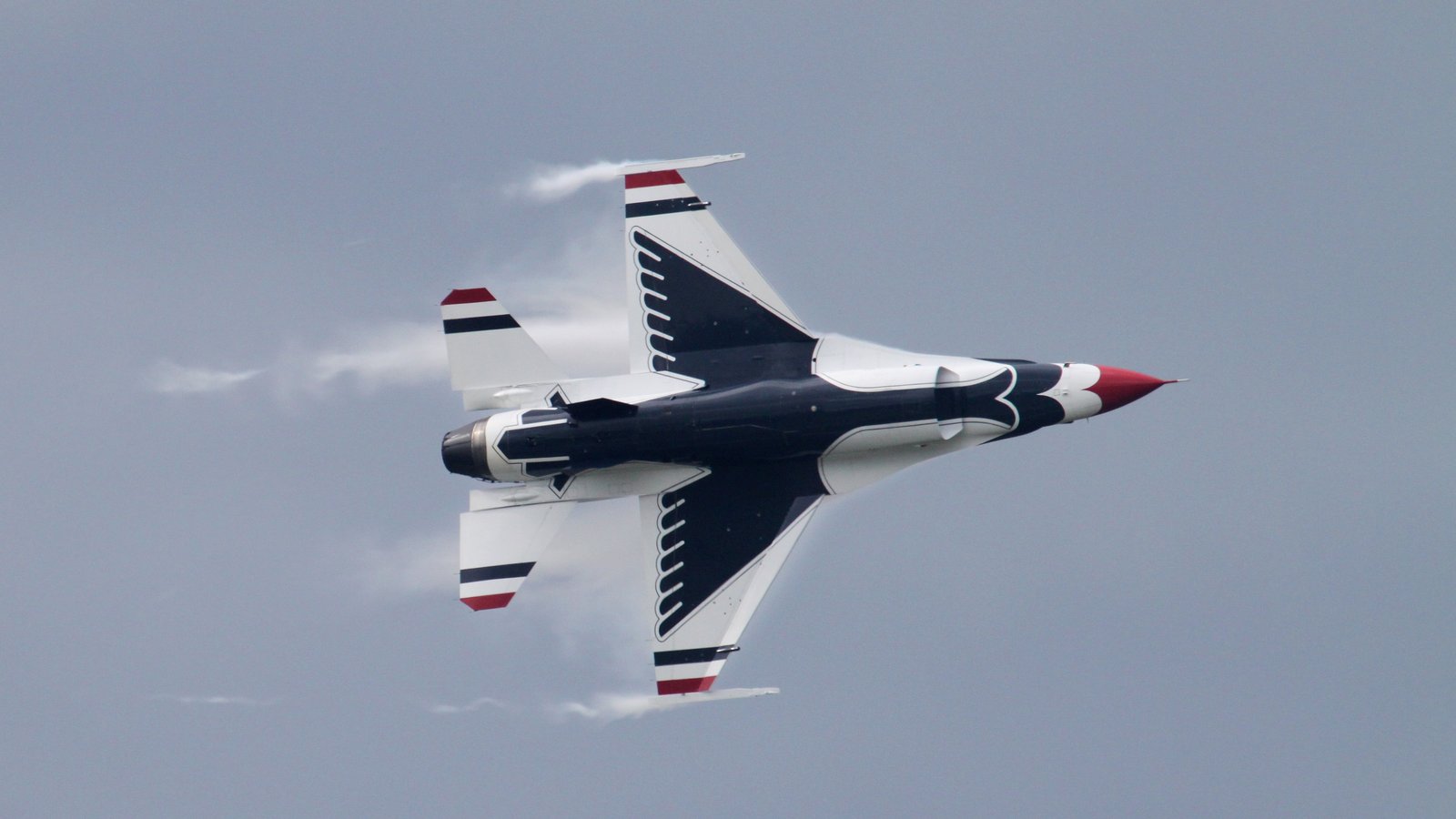 USAF Thunderbirds F16 IV by Jolle21 on