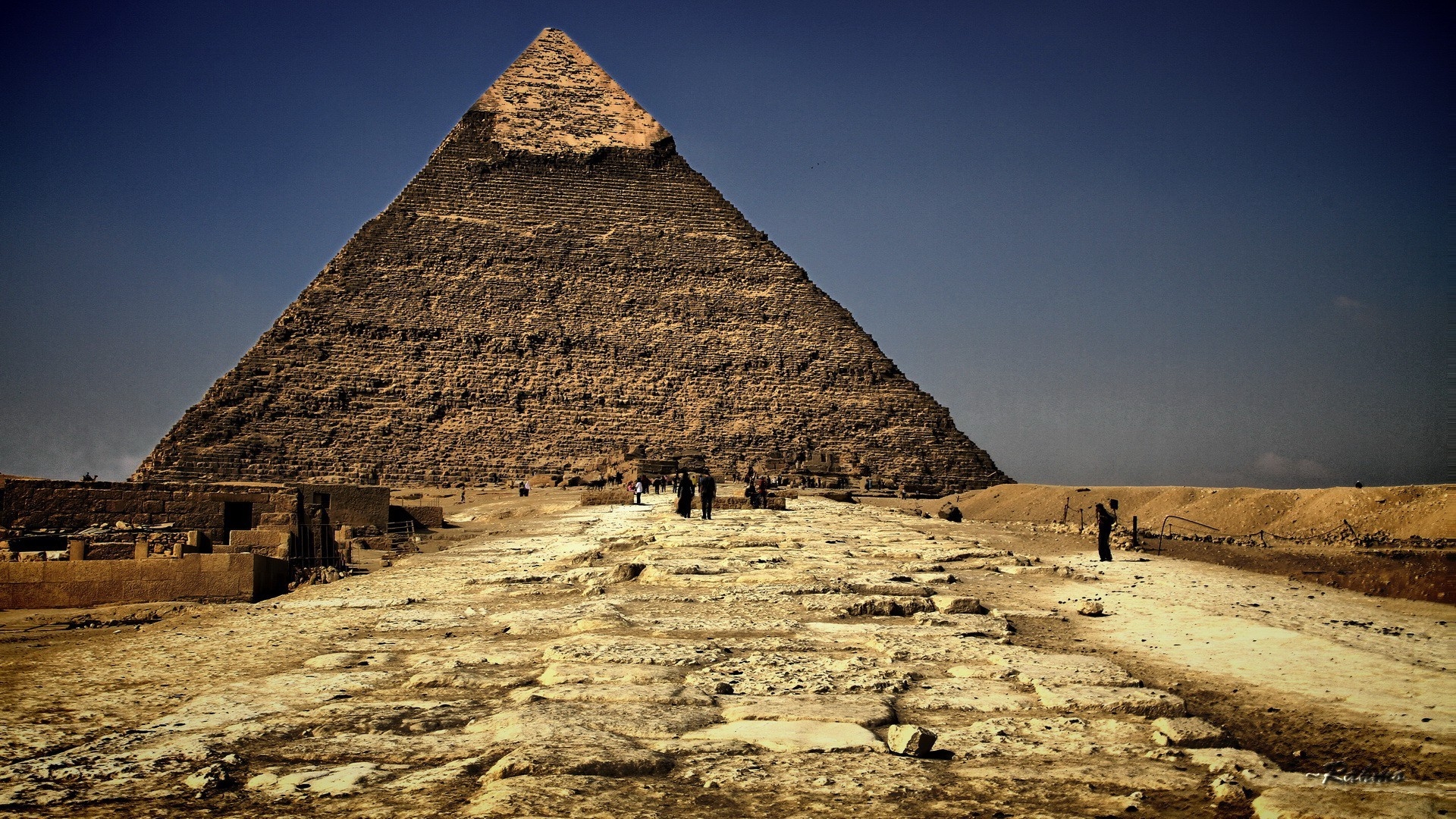 Pyramid Wallpaper