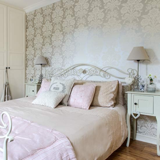 Free Download French Style Bedroom With Gold Wallpaper
