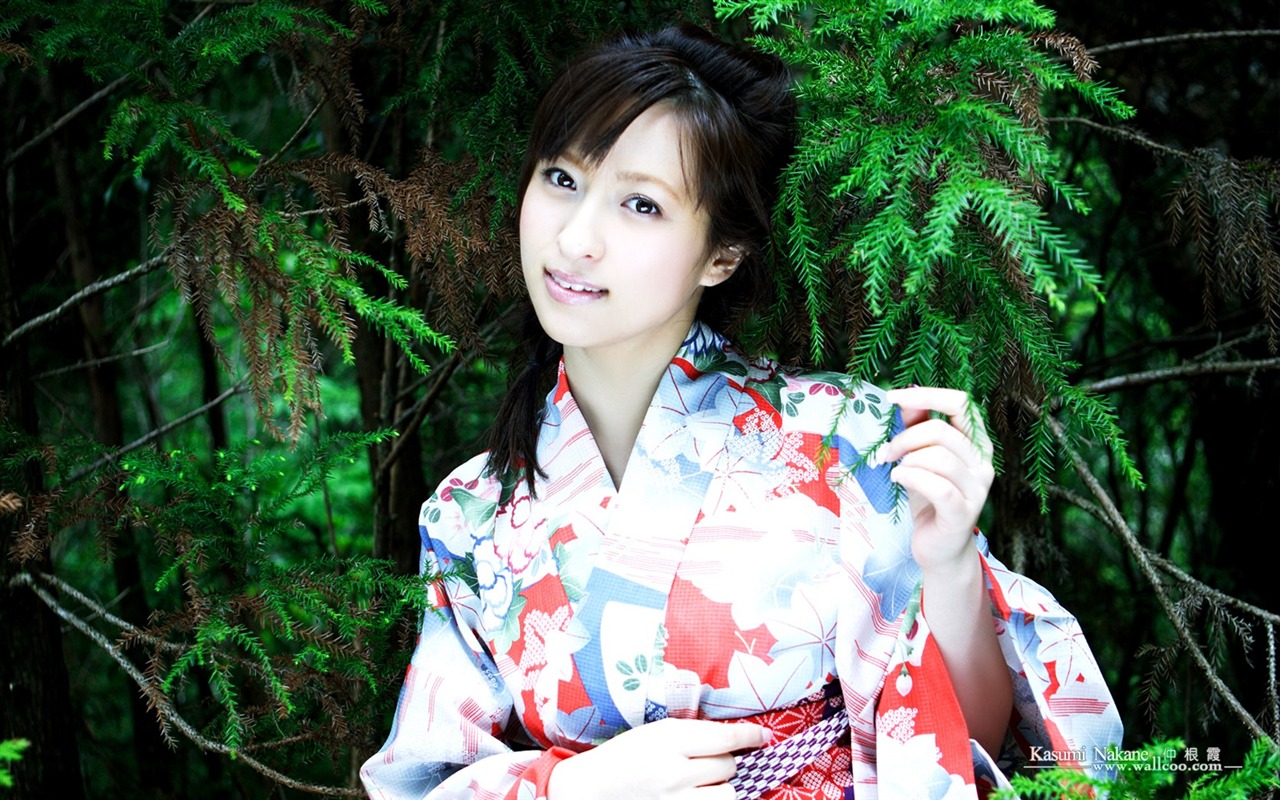 Kasumi Nakane In Japanese Kimonos Wallpaper
