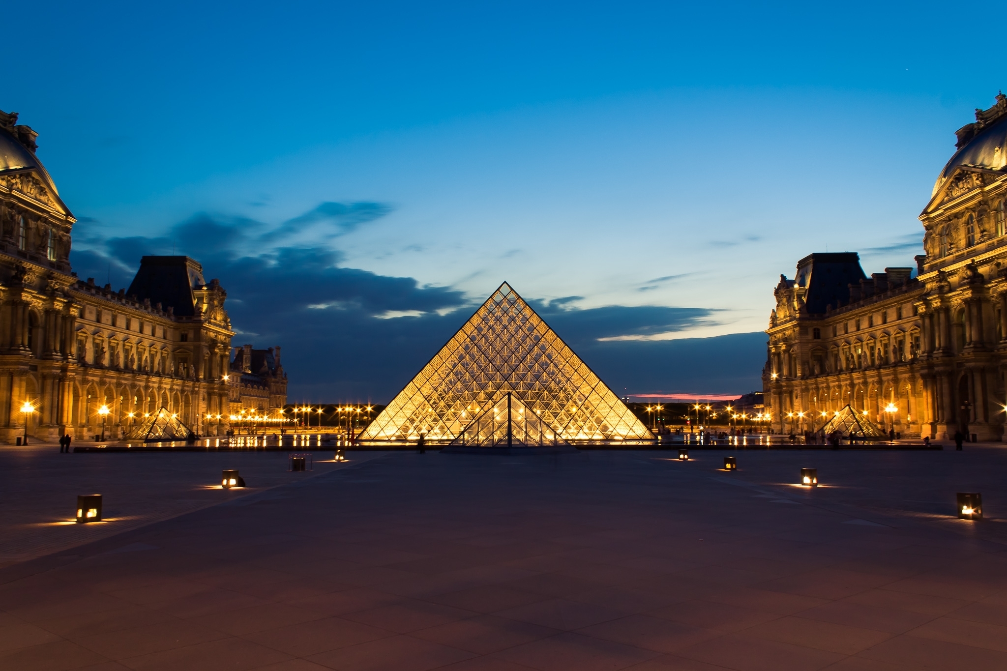 High Definition Picture Of Louvre Desktop Wallpaper