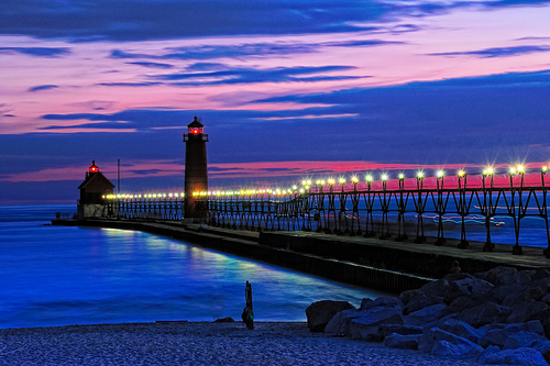 Grand Haven lighthouse Grand Haven Michigan   Click photo for LARGE 500x333