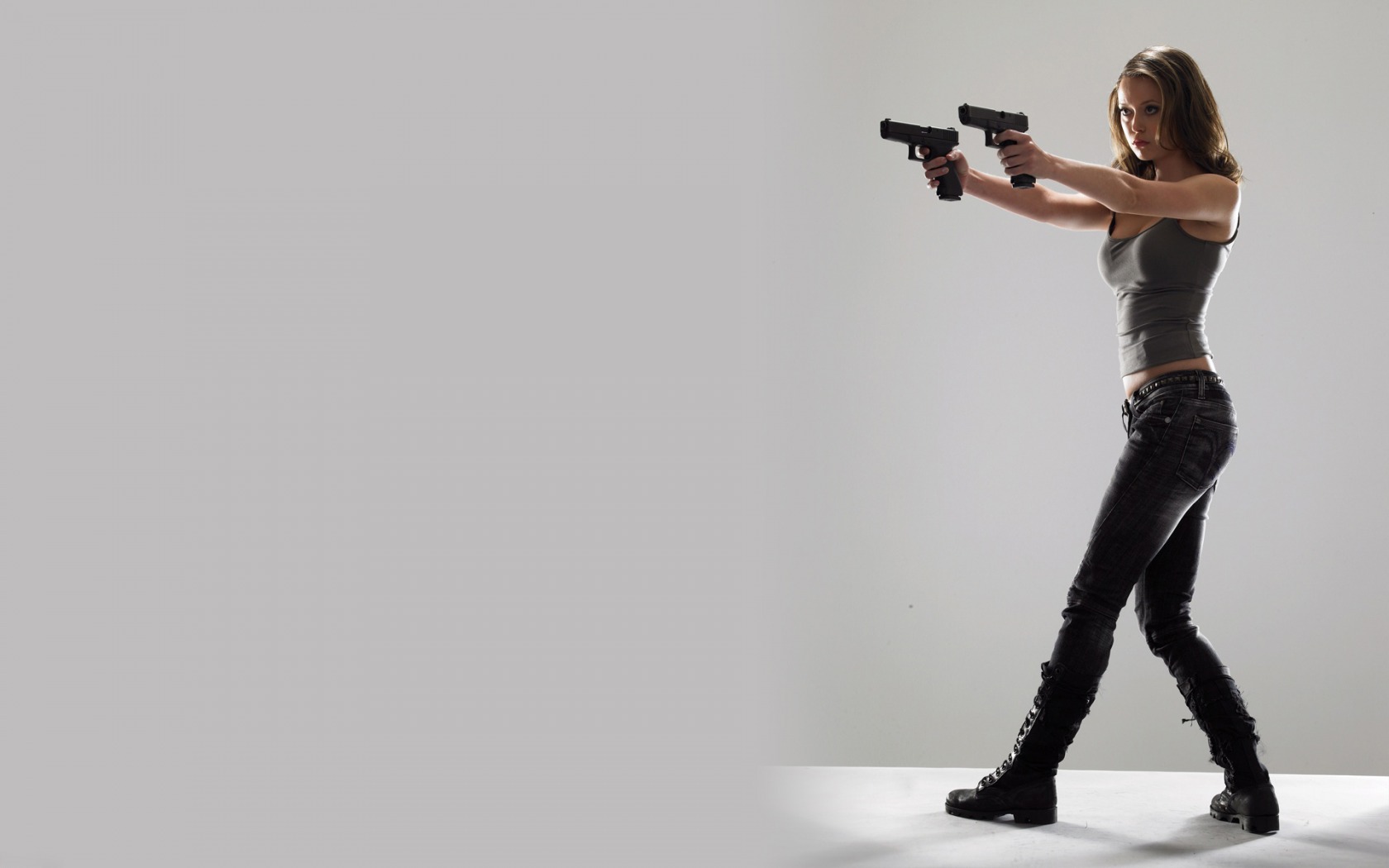 Summer Glau As Terminator Actress Brute Girl Guns Sexy