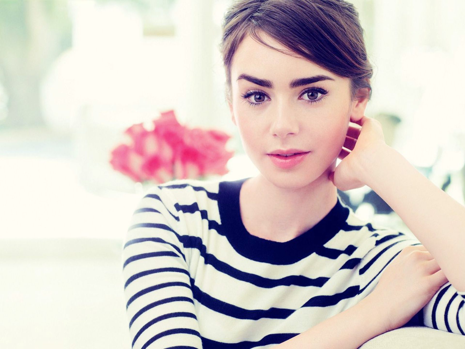 Lily Collins HD Wallpaper Background Image
