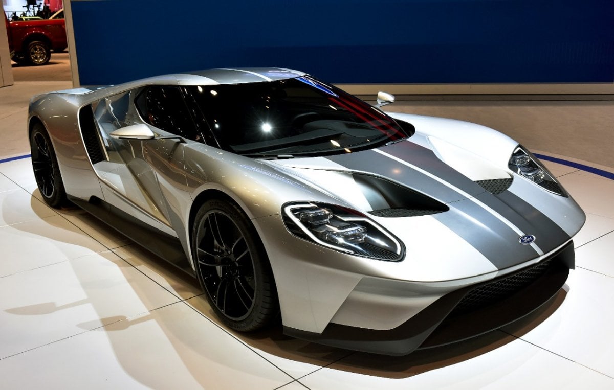 The new Ford GT supercar is breathtaking in a liquid silver paint 1200x763