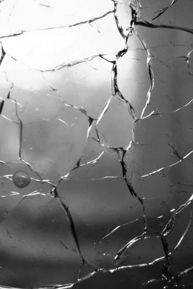 Cracked iPhone Lock Screen Wallpaper Glass Cracks