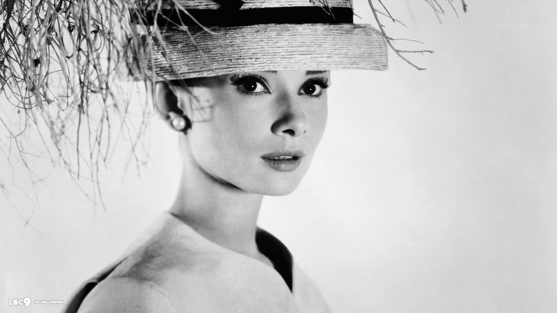 Audrey Hepburn Fashion Wallpaper