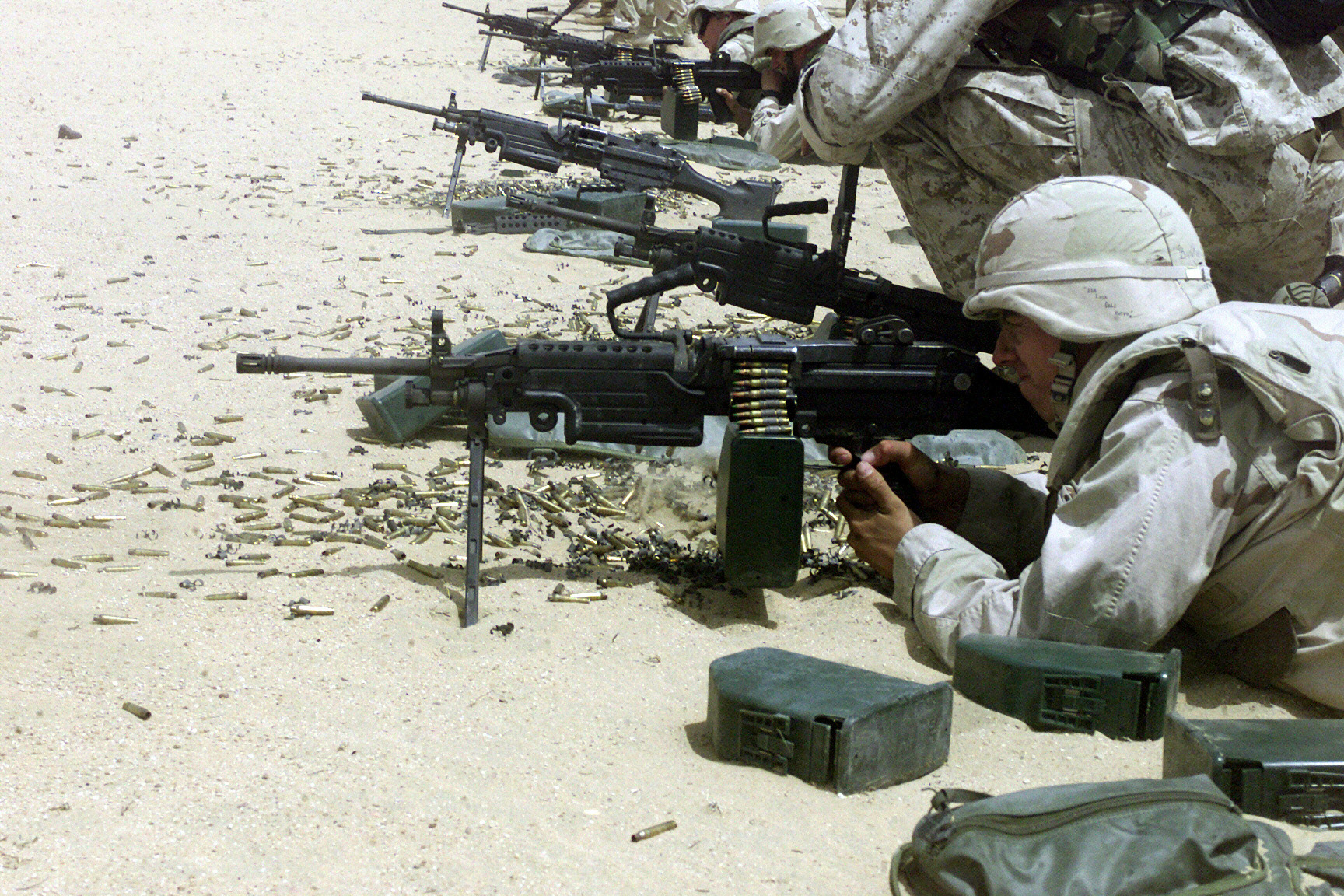 M249 SAW machine weapon gun military soldier e wallpaper 1728x1152