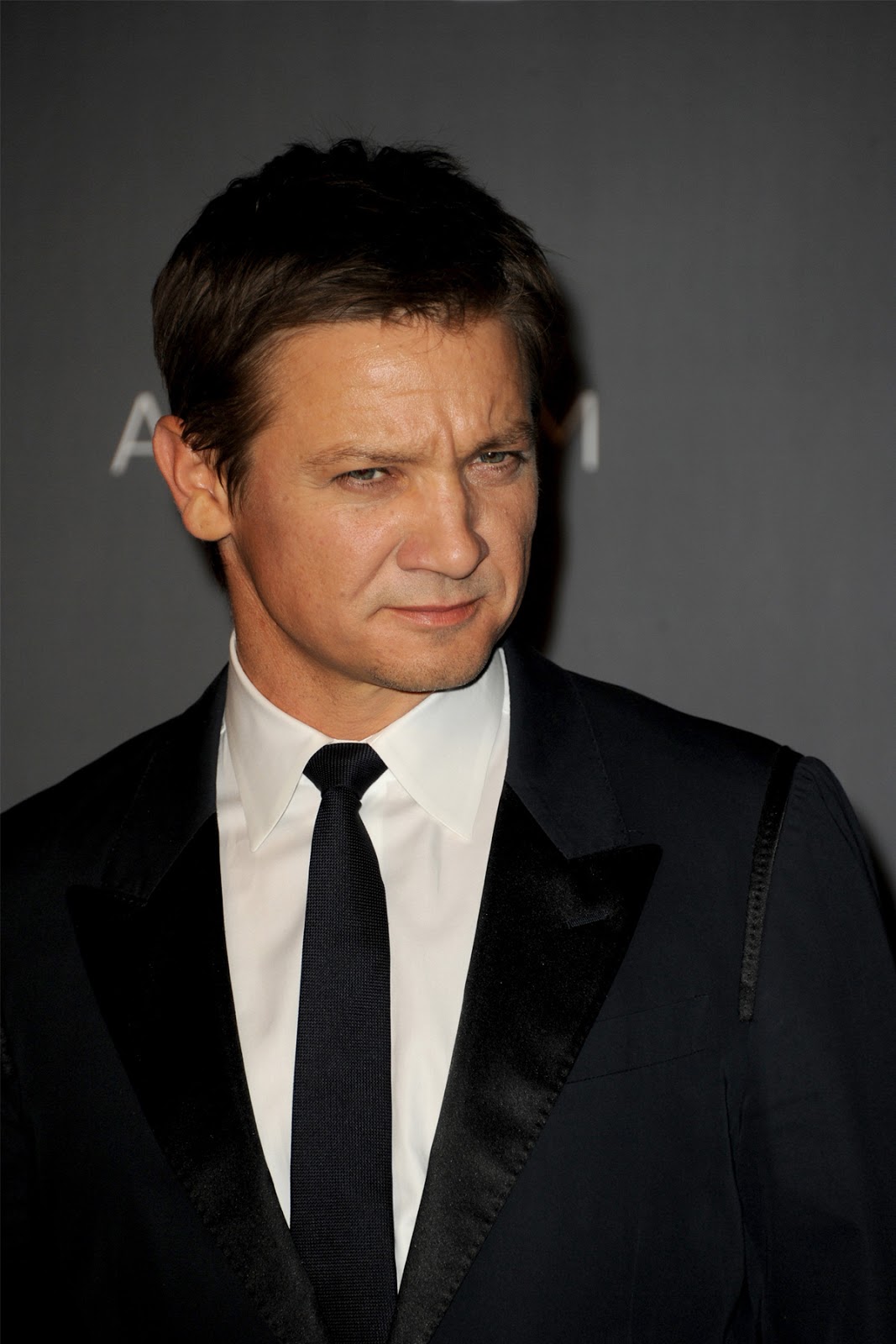 Jeremy Renner HD Wallpaper High Definition iPhone
