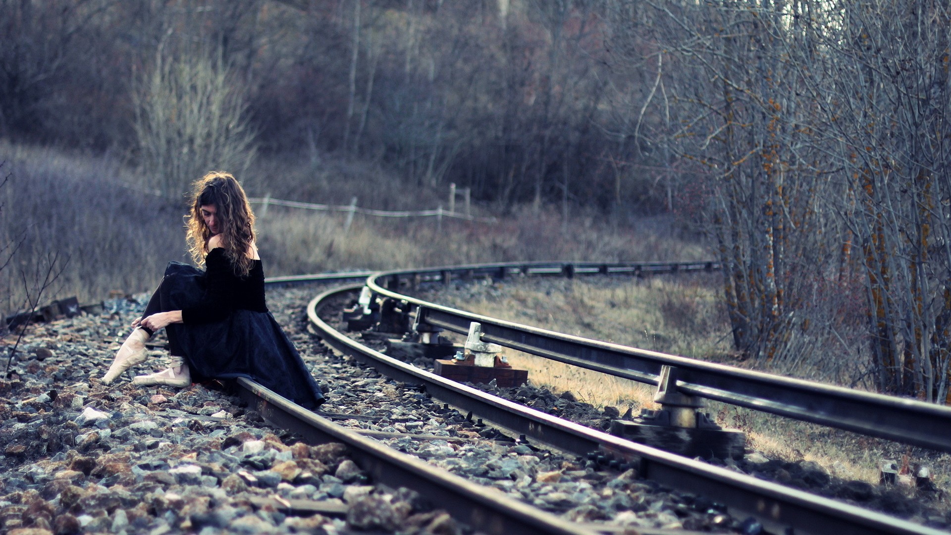 Wallpaper Train Tracks Sitting Desktop Girl
