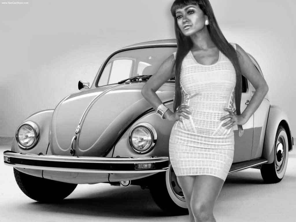 Classic Car And Girl Black And White Background 1024x768