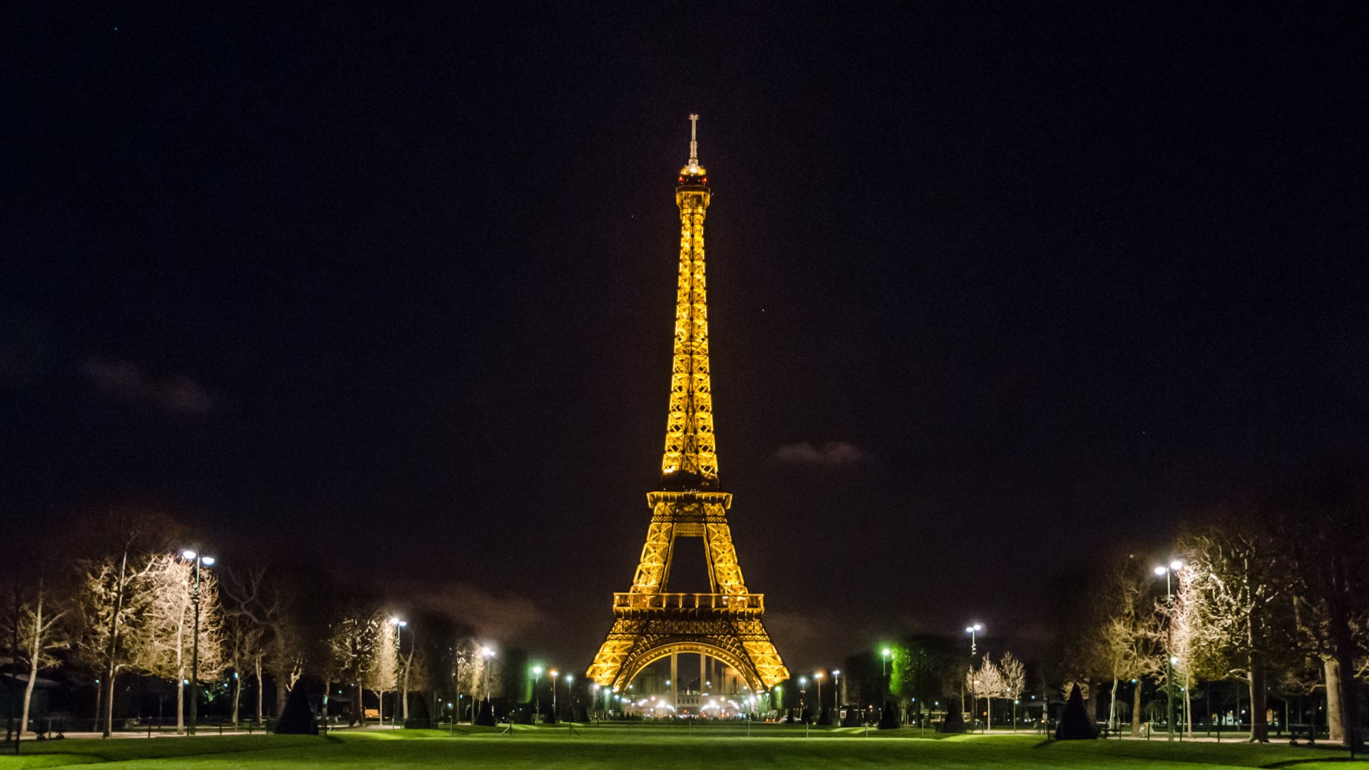 Eiffel Tower Wallpaper At Night