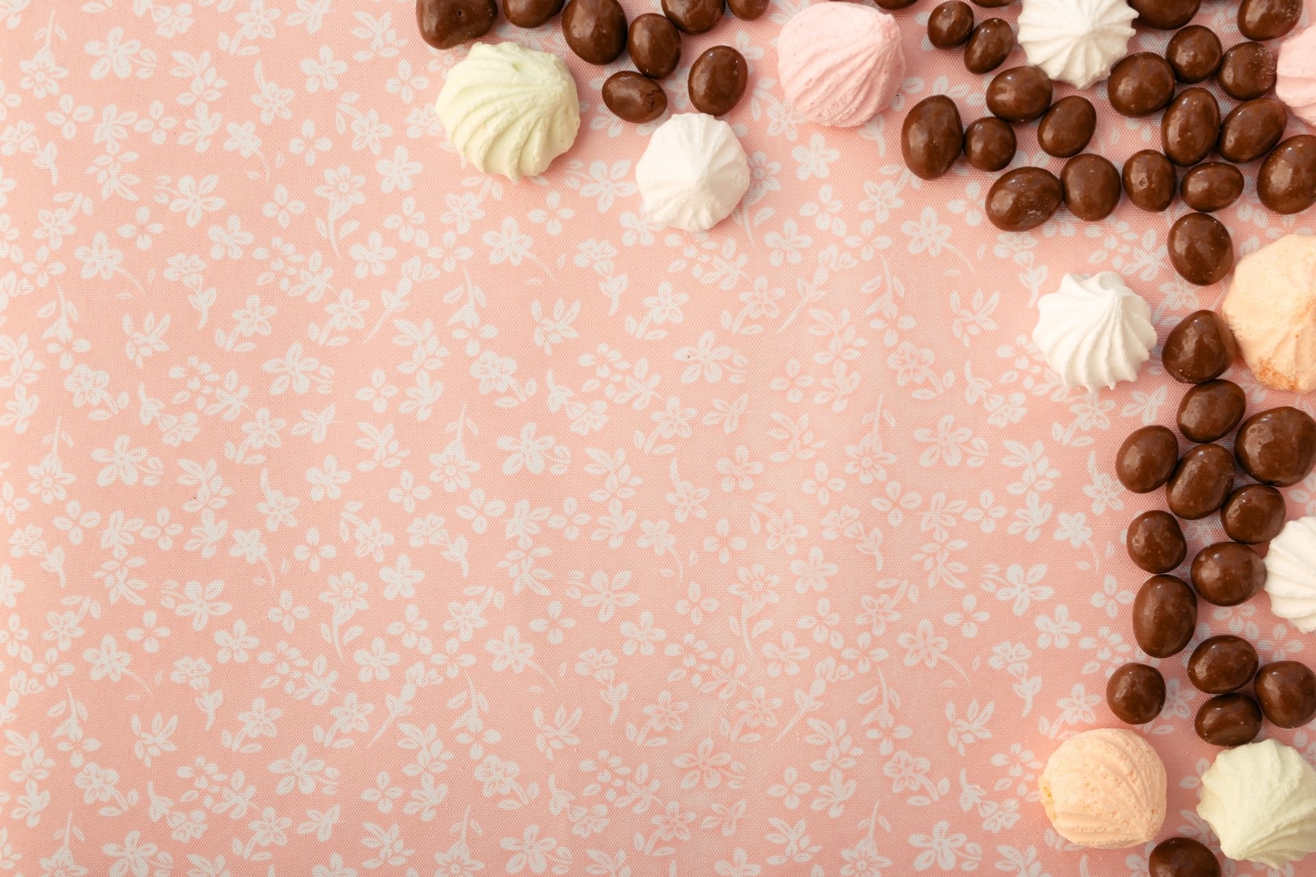 Meringue Wallpaper