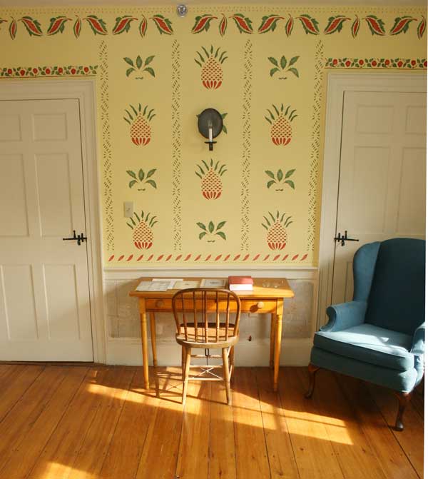 Suzanne Korn Of Vintage New England Stenciling Created A Pineapple