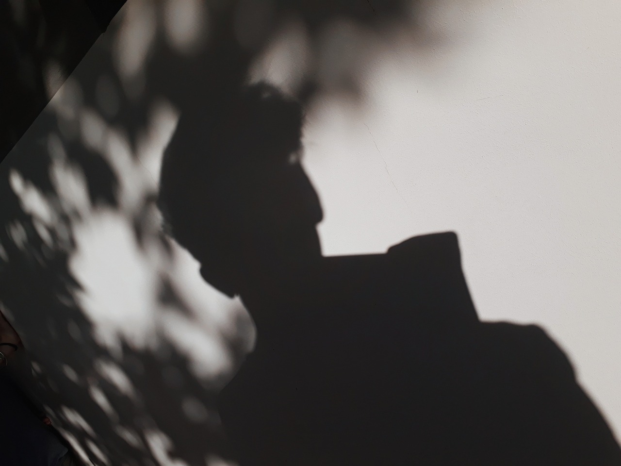 Aesthetic Boy Shadow Pic Wallpaper