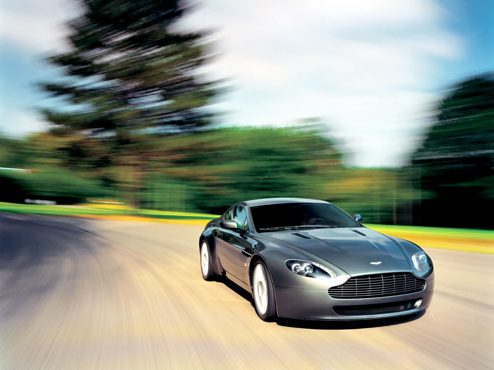 37 Aston Martin V8 Vantage Wallpapers On Wallpapersafari