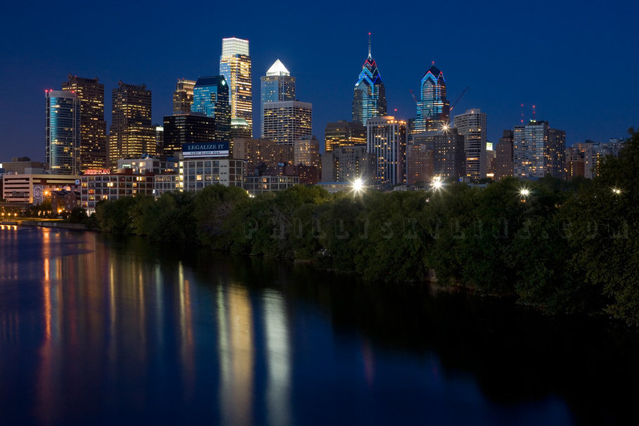 Philly Skyline L Amour Fraternel Wallpaper