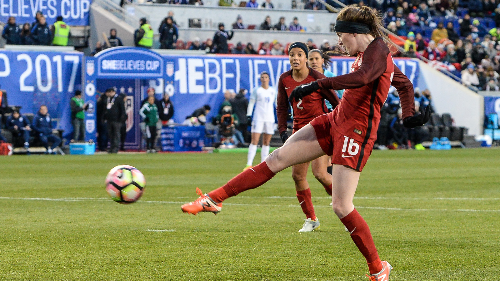 Megan Rapinoe Will Respect New U S Soccer Rule Requiring