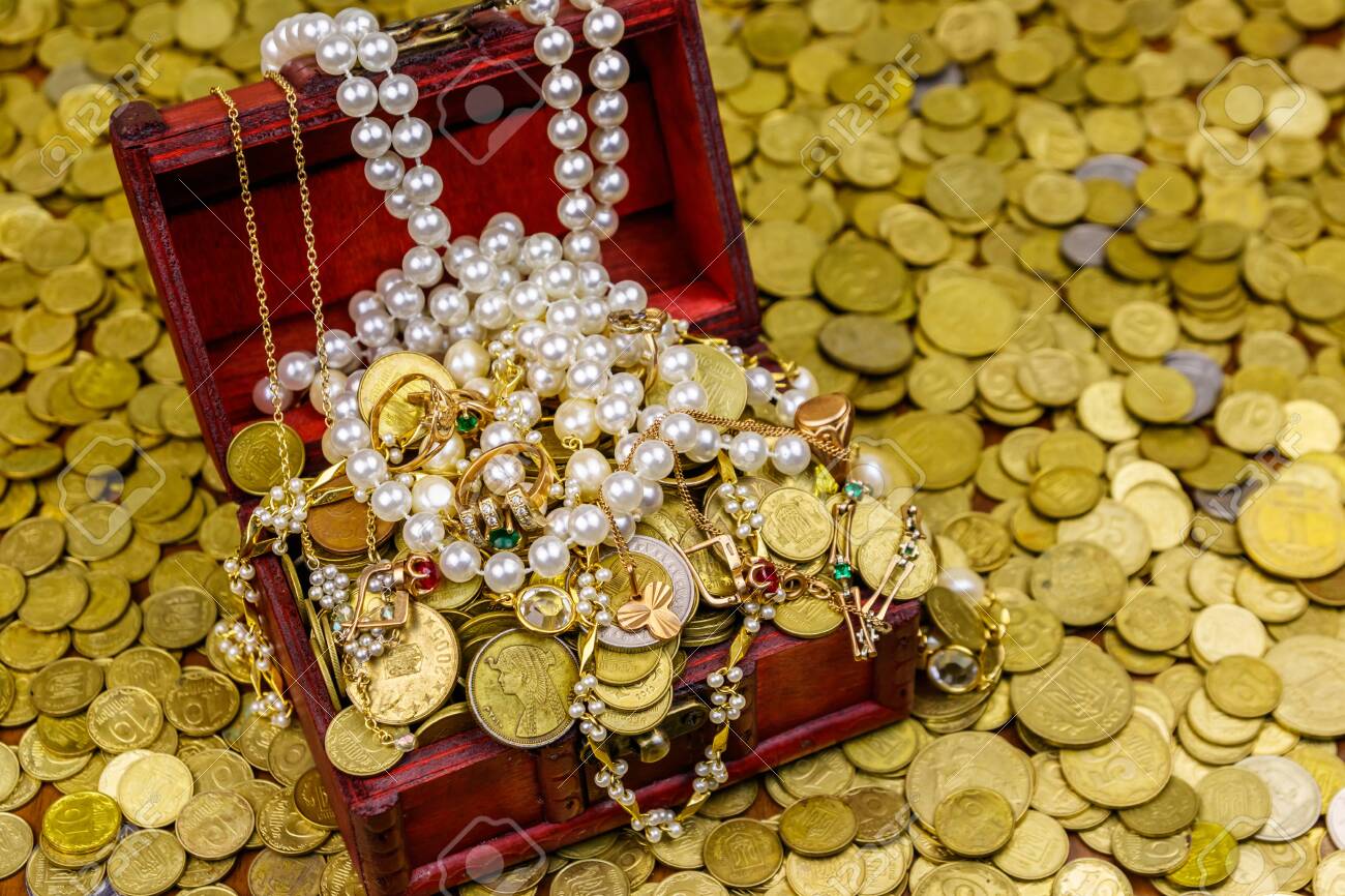 🔥 Download Vintage Treasure Chest Full Of Gold Coins And Jewelry On A ...