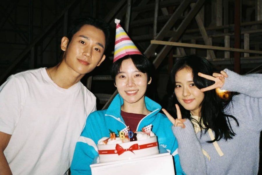 Blackpink S Jisoo And Jung Hae In Share Photos As They Mourn Late